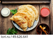 Cheburek, a dish of unleavened dough stuffed with minced meat. Traditional homemade pasties, cheburek. Стоковое фото, агентство Ingram Publishing / Фотобанк Лори