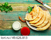 Chebureks making yeast dough, stuffing with minced beef. Traditional homemade pasties, cheburek. Стоковое фото, агентство Ingram Publishing / Фотобанк Лори