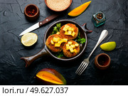 Vegan food, tasty quinoa cutlet. Meatless burger with mango. Vegetarian quinoa burgers. Стоковое фото, агентство Ingram Publishing / Фотобанк Лори