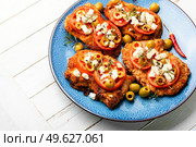 Schnitzel, breaded and fried thin layer of meat. Austrian dish, schnitzel.. Pork schnitzel with olives. Стоковое фото, агентство Ingram Publishing / Фотобанк Лори