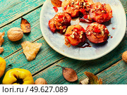 Turkish sweet, caramelized quince dessert. Apple dessert. Sweet glazed quince dessert. Стоковое фото, агентство Ingram Publishing / Фотобанк Лори