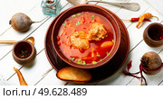 Borscht - hot soup based on beets and meat. Red Ukrainian borscht. Red Ukrainian borscht, dinner. Стоковое фото, агентство Ingram Publishing / Фотобанк Лори