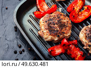 Grilled beef steak, beef and pork with spices. Chopped minced steak or cutlet and juniper berries. Beef steak in bacon with minced meat. Стоковое фото, агентство Ingram Publishing / Фотобанк Лори