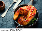 Delicious baked trout or salmon steak on pineapple.. Delicious baked salmon with pineapple. Стоковое фото, агентство Ingram Publishing / Фотобанк Лори