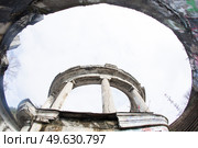 Заброшенный ресторан на горе Ахун. Сочи. Развалины, руины (2024 год). Стоковое фото, фотограф Наталья Иванова / Фотобанк Лори