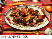 Vinegar marinated pork roast in Indian spices, vindaloo.. Pork vindaloo, a popular Indian dish. Стоковое фото, агентство Ingram Publishing / Фотобанк Лори