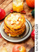 Stack delicious pancakes on the table with fruits.. Appetizing homemade pancakes, fritter. Стоковое фото, агентство Ingram Publishing / Фотобанк Лори