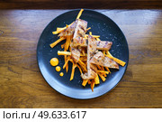 Top view of freshly cooked pork Secreto iberico with fried potatoes and gaucho sauce. Freshly cooked pork Secreto iberico with fried potatoes and gaucho sauce. Стоковое фото, агентство Ingram Publishing / Фотобанк Лори