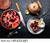 Homemade cottage cheese pie stuffed with cherry filling. Pie for tea. Curd pie with cherries, top view. Стоковое фото, агентство Ingram Publishing / Фотобанк Лори