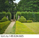 Regular park of chateau Buchlovice (Czech Republic) on a summer day. Стоковое фото, фотограф Елена  Попкова / Фотобанк Лори