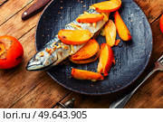 Seafood, roasted mackerel. Fish scomber in persimmon fruit.. Baked fish with persimmon. Стоковое фото, агентство Ingram Publishing / Фотобанк Лори