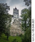 The medieval Bran fortress known as Dracula castle in Transylvania, Romania. Historical saxon style stronghold in the heart of Carpathian mountains. Стоковое фото, агентство Ingram Publishing / Фотобанк Лори