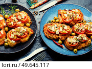 Schnitzel, breaded and fried thin layer of meat. Austrian dish. Schnitzel with olives and tomato. Стоковое фото, агентство Ingram Publishing / Фотобанк Лори
