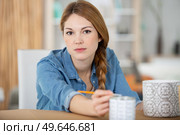 woman working in her pottery studio. Стоковое фото, агентство Ingram Publishing / Фотобанк Лори
