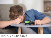 portrait of upset angry guy playing videogames. Стоковое фото, агентство Ingram Publishing / Фотобанк Лори