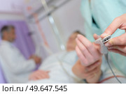 checking pulse close up. Стоковое фото, агентство Ingram Publishing / Фотобанк Лори
