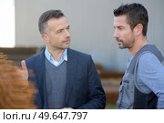 factory manager and worker discussing outdoors. Стоковое фото, агентство Ingram Publishing / Фотобанк Лори