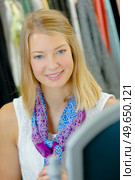 a woman is with scarf. Стоковое фото, агентство Ingram Publishing / Фотобанк Лори