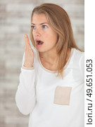young beautiful woman at home scared in shock. Стоковое фото, агентство Ingram Publishing / Фотобанк Лори