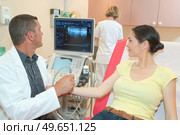 male doctor with female patient undergoing arm echography. Стоковое фото, агентство Ingram Publishing / Фотобанк Лори