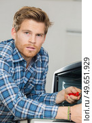 fixing an oven toaster. Стоковое фото, агентство Ingram Publishing / Фотобанк Лори
