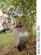 Digger being used in a garden. Стоковое фото, агентство Ingram Publishing / Фотобанк Лори