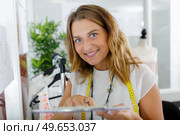 portrait of a happy tailor worker. Стоковое фото, агентство Ingram Publishing / Фотобанк Лори