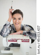 beautiful young dressmaker in workroom. Стоковое фото, агентство Ingram Publishing / Фотобанк Лори