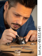 close up of watchmaker repair mechanical watch. Стоковое фото, агентство Ingram Publishing / Фотобанк Лори