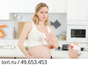 selfish person is smoking cigarette near pregnant woman. Стоковое фото, агентство Ingram Publishing / Фотобанк Лори