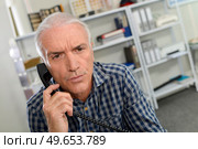 man on the phone in the office. Стоковое фото, агентство Ingram Publishing / Фотобанк Лори