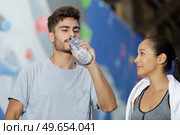 close up of a wall climber drinking water. Стоковое фото, агентство Ingram Publishing / Фотобанк Лори
