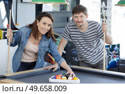 a girl sets billiard balls. Стоковое фото, агентство Ingram Publishing / Фотобанк Лори