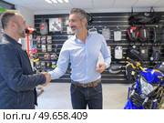 vendor congratulating a client for a new bike. Стоковое фото, агентство Ingram Publishing / Фотобанк Лори