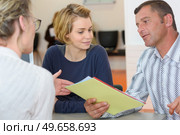 a couple reading the contract. Стоковое фото, агентство Ingram Publishing / Фотобанк Лори