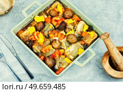 Baked hake fish with orange, tomato and mushrooms.. Baked dietary sea fish hake. Стоковое фото, агентство Ingram Publishing / Фотобанк Лори