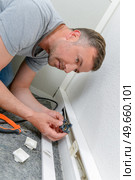 male worker repairing mains socket. Стоковое фото, агентство Ingram Publishing / Фотобанк Лори