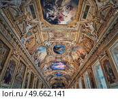 The Galerie d’Apollon a large and iconic room of the Louvre museum. Apollon gallery is a gold decorated hall with zodiac signs ornaments and murals on the walls and ceiling. Architectural masterpiece. Стоковое фото, агентство Ingram Publishing / Фотобанк Лори
