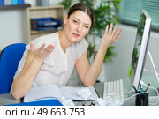 female office worker making questioning gesture of incomprehension. Стоковое фото, агентство Ingram Publishing / Фотобанк Лори