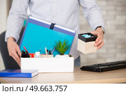 businessman in light modern office with carton box. Стоковое фото, агентство Ingram Publishing / Фотобанк Лори