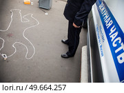 Работа следственно-оперативной группы на месте преступления в городе Москве, Россия. Редакционное фото, фотограф Николай Винокуров / Фотобанк Лори