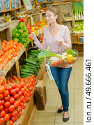 Woman proudly holding up a basket of vegetables. Стоковое фото, агентство Ingram Publishing / Фотобанк Лори