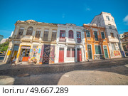 Popular bohemian area of ??Santa Teresa in Rio de Janeiro. Historic buildings are painted with graffiti. Стоковое фото, агентство Ingram Publishing / Фотобанк Лори