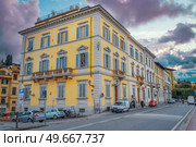 colored houses in the historic center of Rome. Italy. Стоковое фото, агентство Ingram Publishing / Фотобанк Лори