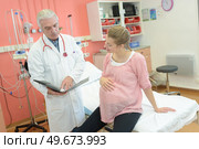 friendly doctor supporting patient after medical examination. Стоковое фото, агентство Ingram Publishing / Фотобанк Лори