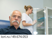 a nurse with elderly patient. Стоковое фото, агентство Ingram Publishing / Фотобанк Лори