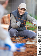 worker fixing steel rebar at building site. Стоковое фото, агентство Ingram Publishing / Фотобанк Лори
