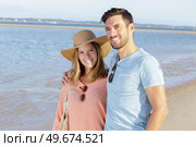 a happy couple enjoying the sea. Стоковое фото, агентство Ingram Publishing / Фотобанк Лори