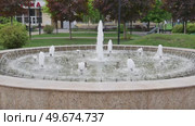 Voronezh, Russia, May 9, 2025: Beautiful landscape, fountain in Romanovsky Square in summer. Стоковое видео, видеограф Катерина Белякина / Фотобанк Лори