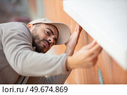 bricklayer working with brick blocks. Стоковое фото, агентство Ingram Publishing / Фотобанк Лори